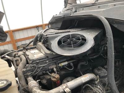 Freightliner Cascadia Air Cleaner / Air Filter Housing