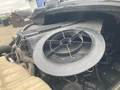 Freightliner Cascadia Air Cleaner / Air Filter Housing