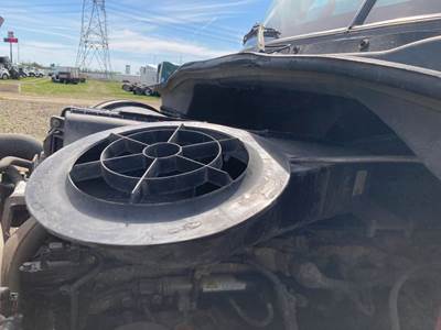 Freightliner Cascadia Air Cleaner / Air Filter Housing