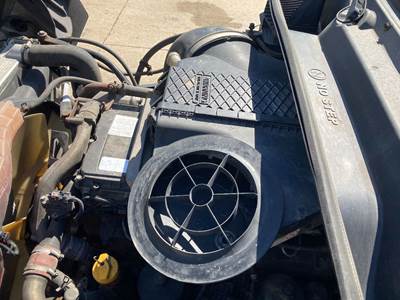 Freightliner Cascadia Air Cleaner / Air Filter Housing