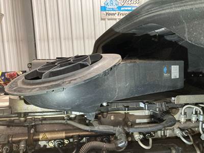 Freightliner Cascadia Air Cleaner / Air Filter Housing