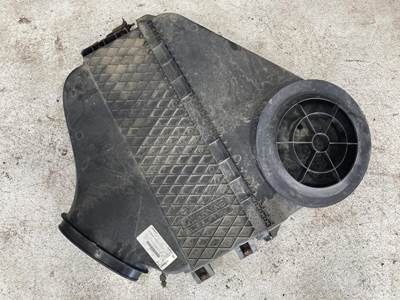 Freightliner Cascadia Air Cleaner / Air Filter Housing