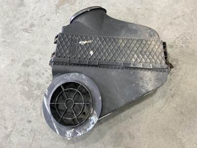 Freightliner Cascadia Air Cleaner / Air Filter Housing