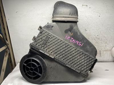 Freightliner Cascadia Air Cleaner / Air Filter Housing