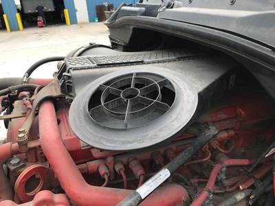 Freightliner Cascadia Air Cleaner / Air Filter Housing