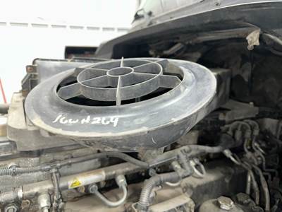 Freightliner Cascadia Air Cleaner / Air Filter Housing