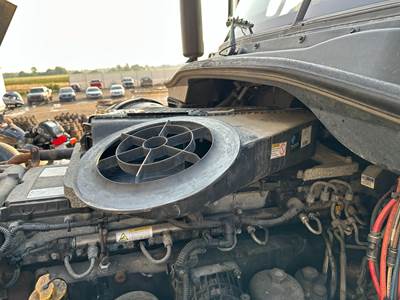 Freightliner Cascadia Air Cleaner / Air Filter Housing