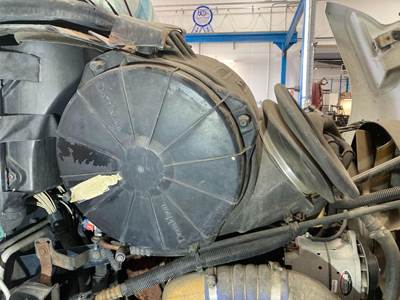 Freightliner Century Class 112 Air Cleaner / Air Filter Housing for a Freightliner C112 Century