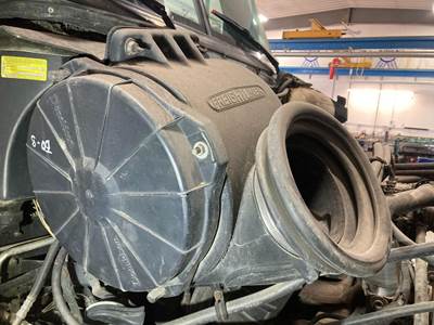 Freightliner Century Class 112 Air Cleaner / Air Filter Housing for a Freightliner C112 Century