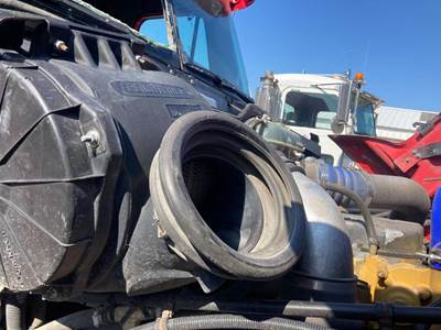 Freightliner Century Class 120 Air Cleaner / Air Filter Housing for a Freightliner C120 Century