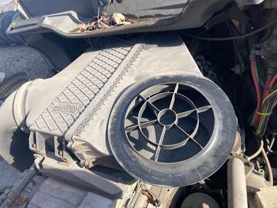 Freightliner Century Class 120 Air Cleaner / Air Filter Housing for a Freightliner C120 Century