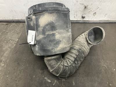 Freightliner Century Class 120 Air Cleaner / Air Filter Housing for a Freightliner C120 Century