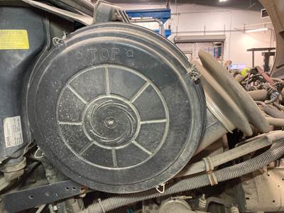 Freightliner Columbia 120 Air Cleaner / Air Filter Housing