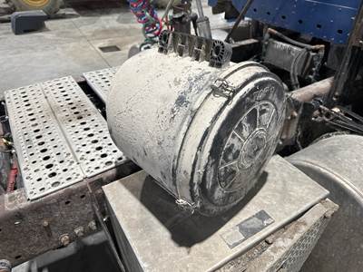 Freightliner Columbia 120 Air Cleaner / Air Filter Housing