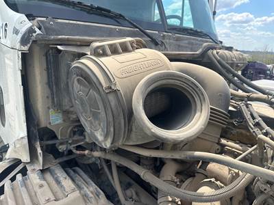 Freightliner Columbia 120 Air Cleaner / Air Filter Housing