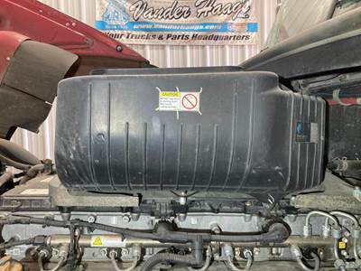 Freightliner Coronado 122 SD Air Cleaner / Air Filter Housing for a Freightliner 122SD