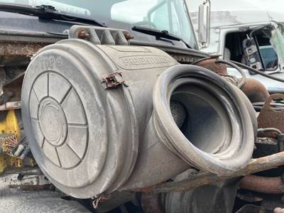 Freightliner FL112 Air Cleaner / Air Filter Housing