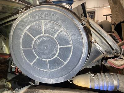 Freightliner FL112 Air Cleaner / Air Filter Housing