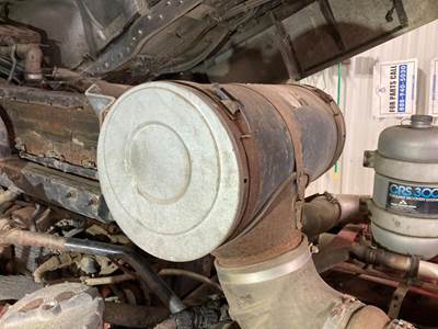 Freightliner FLB Air Cleaner / Air Filter Housing