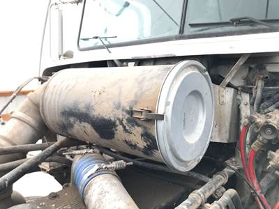 Freightliner FLD112 Air Cleaner / Air Filter Housing