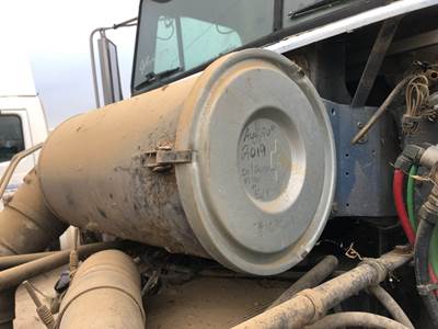 Freightliner FLD112 Air Cleaner / Air Filter Housing