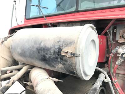 Freightliner FLD112 Air Cleaner / Air Filter Housing