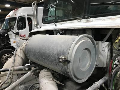 Freightliner FLD112 Air Cleaner / Air Filter Housing