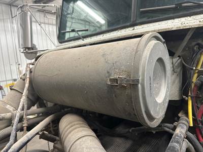 Freightliner FLD112 Air Cleaner / Air Filter Housing