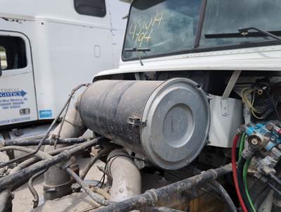 Freightliner FLD112 Air Cleaner / Air Filter Housing