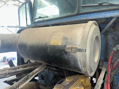 Freightliner FLD120 Air Cleaner / Air Filter Housing