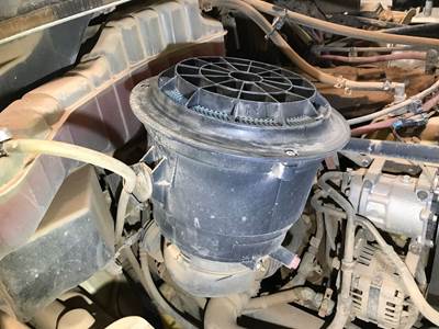 Freightliner M2 106 Air Cleaner / Air Filter Housing