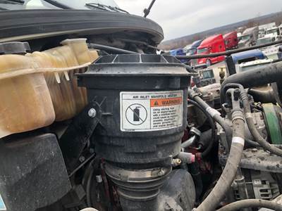 Freightliner M2 106 Air Cleaner / Air Filter Housing