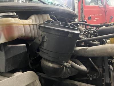 Freightliner M2 106 Air Cleaner / Air Filter Housing