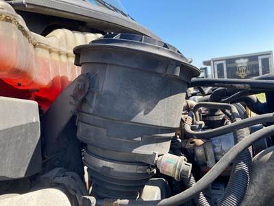 Freightliner M2 106 Air Cleaner / Air Filter Housing