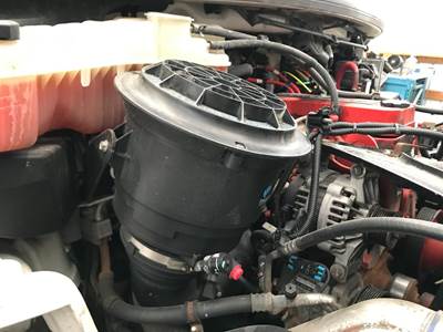 Freightliner M2 106 Air Cleaner / Air Filter Housing