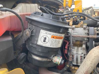 Freightliner M2 106 Air Cleaner / Air Filter Housing