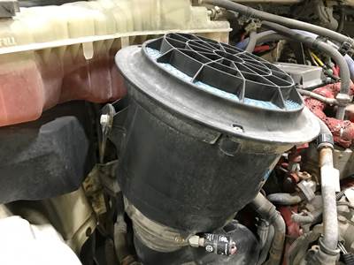 Freightliner M2 106 Air Cleaner / Air Filter Housing