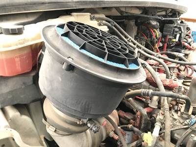 Freightliner M2 112 Air Cleaner / Air Filter Housing