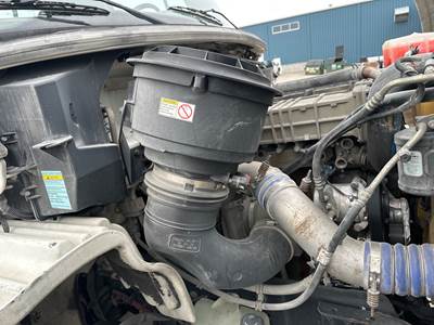 Freightliner M2 112 Air Cleaner / Air Filter Housing