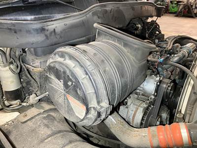 International 4300 Air Cleaner / Air Filter Housing