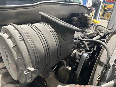 International 4300 Air Cleaner / Air Filter Housing