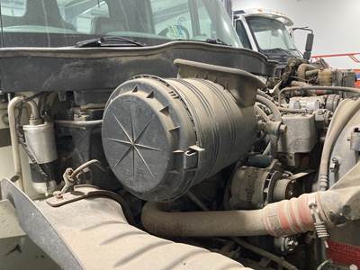 International 4400 Air Cleaner / Air Filter Housing