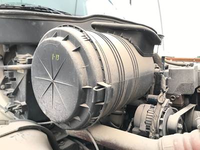 International 4400 Air Cleaner / Air Filter Housing