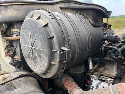 International 4400 Air Cleaner / Air Filter Housing