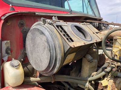 International 4700 Air Cleaner / Air Filter Housing