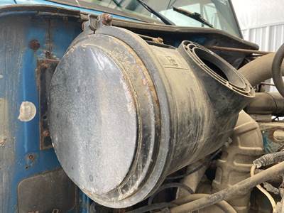 International 4700 Air Cleaner / Air Filter Housing