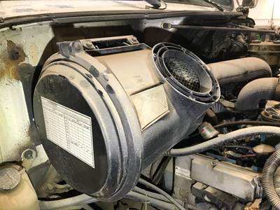 International 4700 Air Cleaner / Air Filter Housing