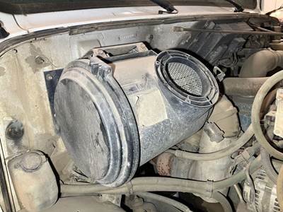 International 4700 Air Cleaner / Air Filter Housing