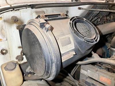 International 4700 Air Cleaner / Air Filter Housing