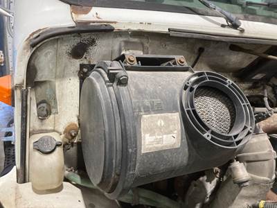 International 4700 Air Cleaner / Air Filter Housing